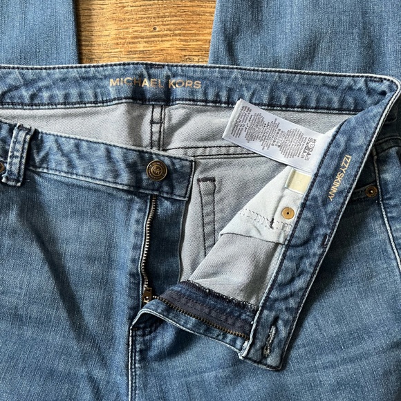 Michael Kors Ankle Cropped Jeans with Classic Denim Look - Picture 2 of 5